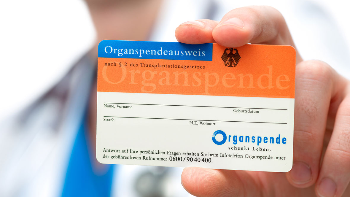 Nahaufnahme eines Organspendeausweises. Nahaufnahme eines Organspendeausweises.